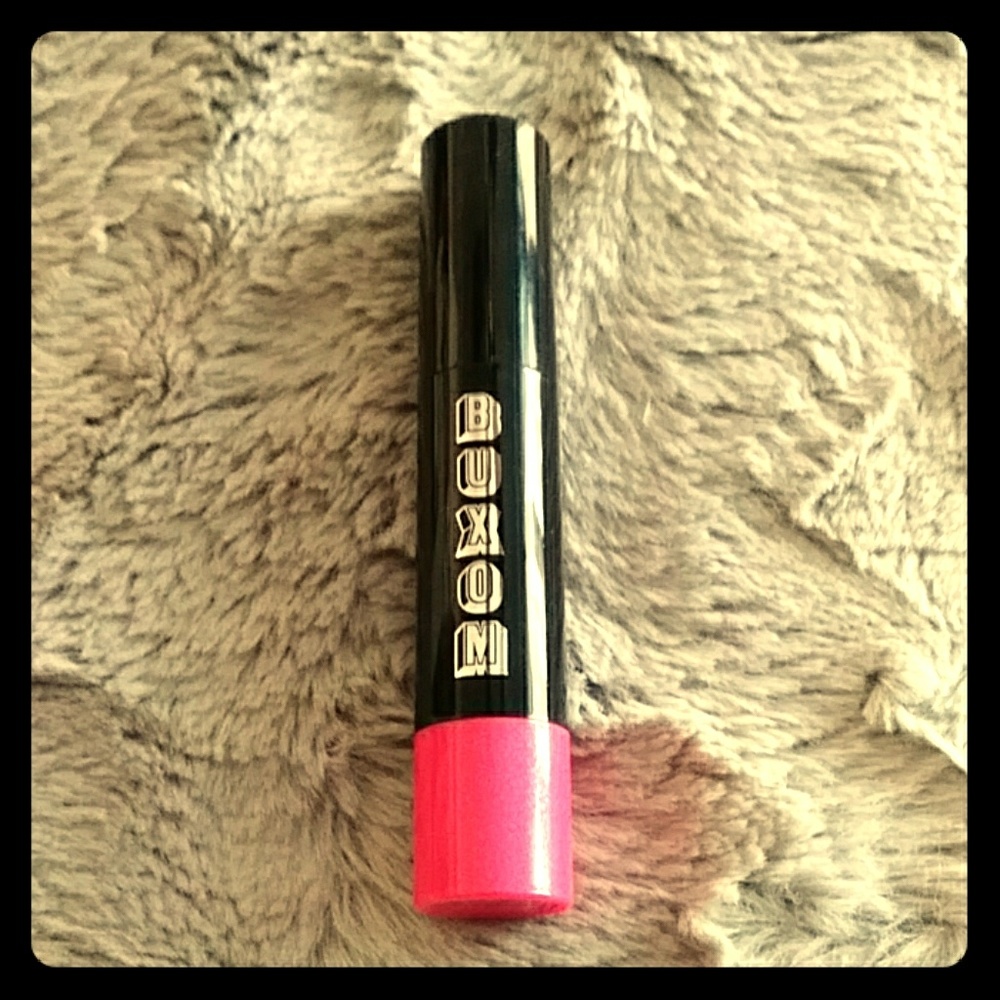 Lipstick in the color Aftershock